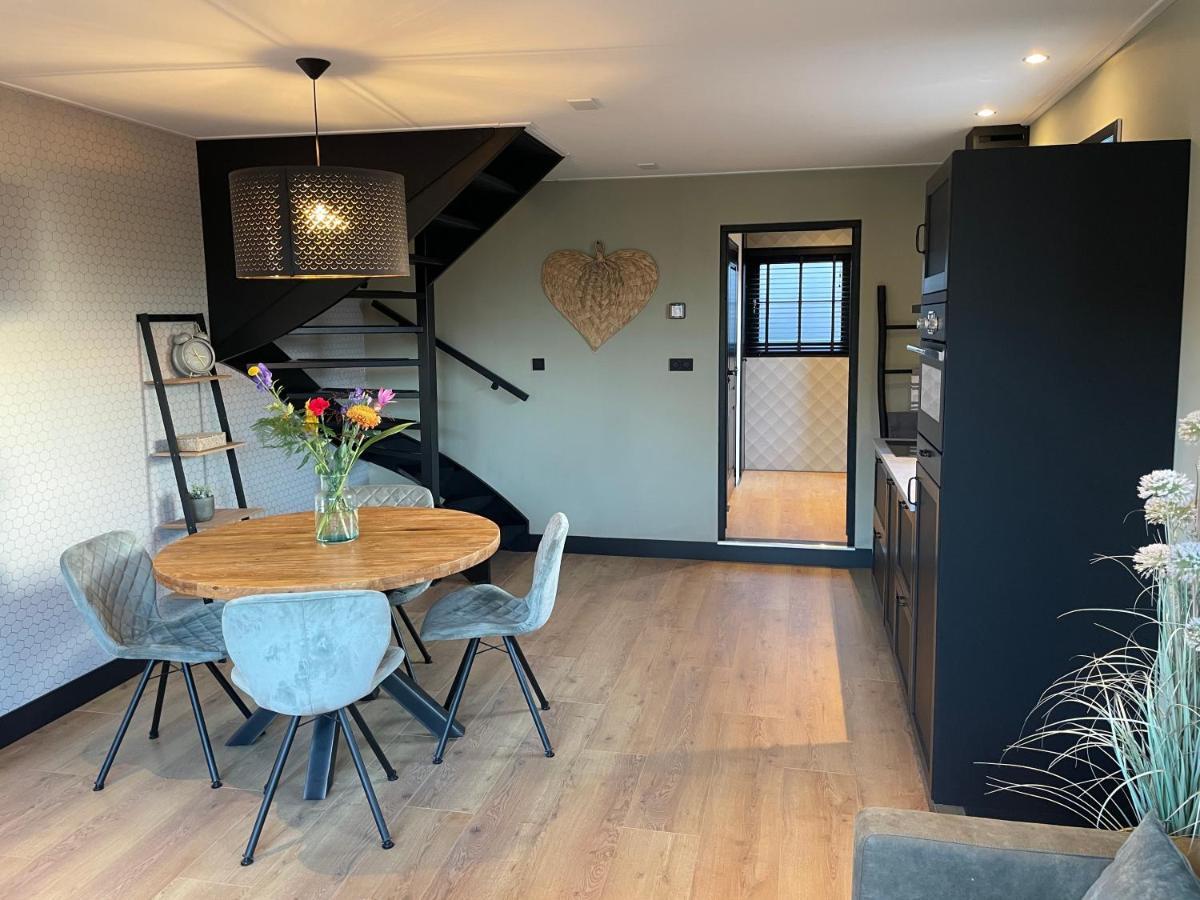 De Heerlykheid Wemeldinge, Vlak Bij Strand En Bos, Ruime Vakantiewoning Met Eigen Patio In De Karakteristieke Dorpsstraat Exteriér fotografie